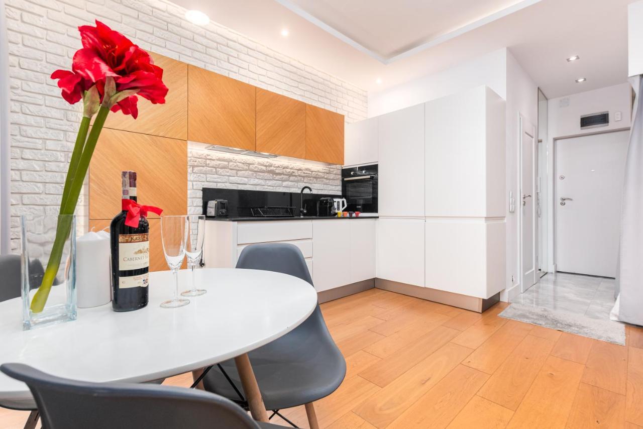 Piekna Apartament By Your Freedom ワルシャワ エクステリア 写真