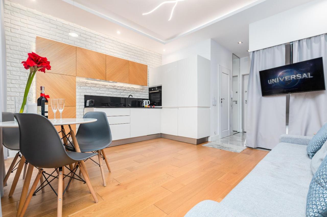 Piekna Apartament By Your Freedom ワルシャワ エクステリア 写真